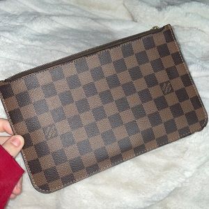 Louis Vuitton neverfull monogram pouch